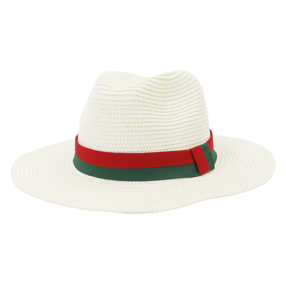 Elegantes sombreros para el sol en la playa junto al mar al aire libre para hombres y mujeres