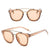 Gafas de sol retro con lentes de PC y detalles metálicos - Ancho de lente ancho