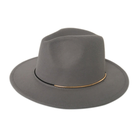Mejora tu estilo con sombreros de moda: detalles con hebillas doradas para mujer
