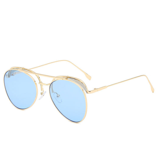 Vibraciones retro en gafas de sol de hoja de color transparente de moda