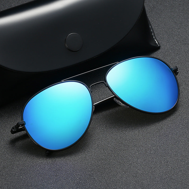 Gafas de sol polarizadas de metal con estilo con película de color para hombres