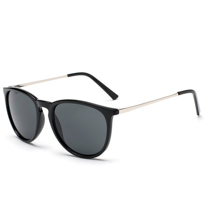 Retro Vibes in Unisex Round Frame Sunglasses