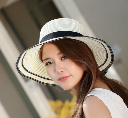 Elegante sombrero de sol de verano para mujer: detalle de lazo negro grande con paja plegable y ala ancha
