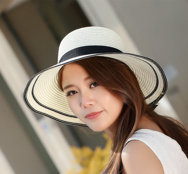 Chapeau de soleil d'été élégant pour femme – Gros nœud noir avec paille pliable et large bord.
