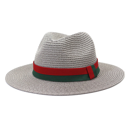 Elegantes sombreros para el sol en la playa junto al mar al aire libre para hombres y mujeres