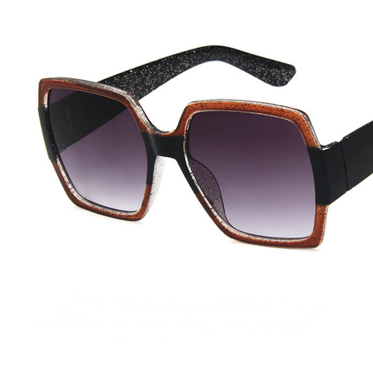 Adopte vibraciones retro con gafas de sol con purpurina de colores