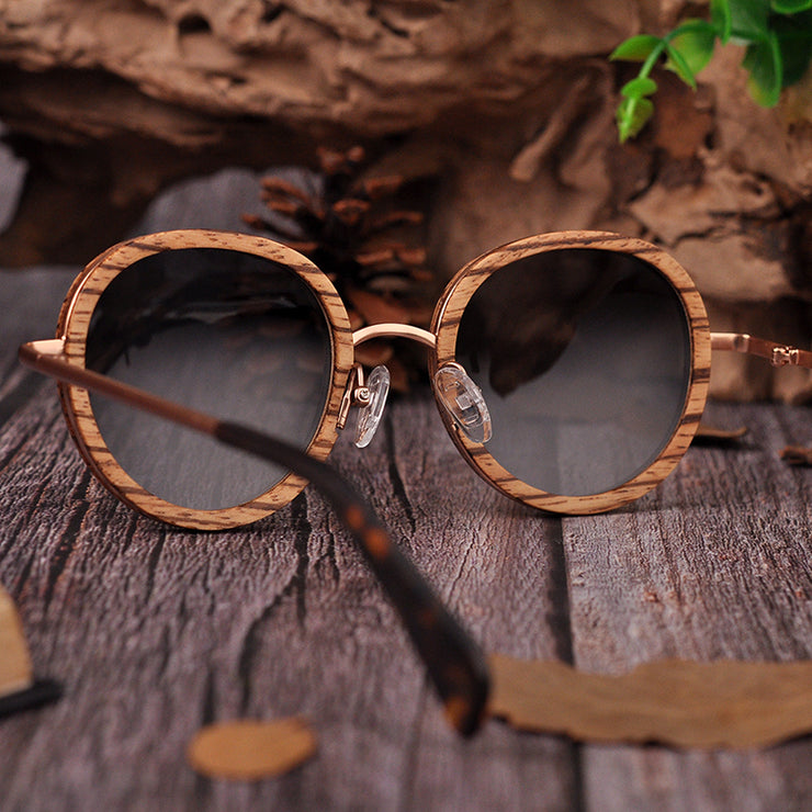 Gafas de sol elegantes para mujer - Montura de madera completa