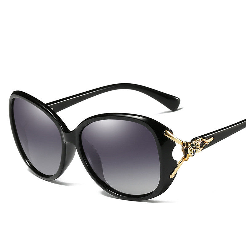 Stylish Women's Polarized Round Frame Sunglasses