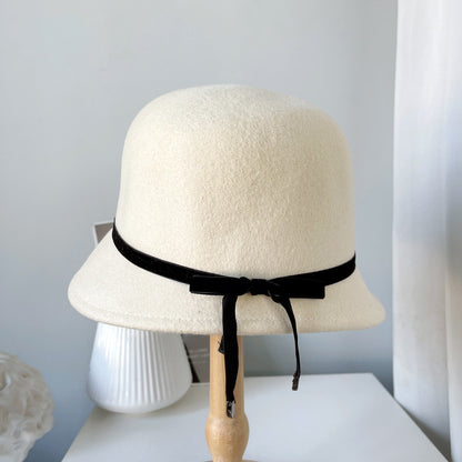 Detalle de lazo fino: sombreros de fieltro de lana para damas con estilo