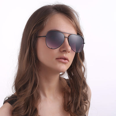 Gafas de sol elegantes y de moda