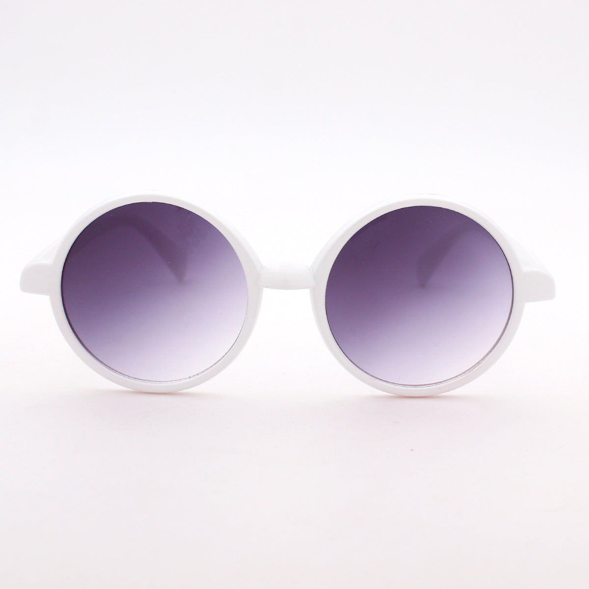 Lindas gafas de sol con vibraciones retro