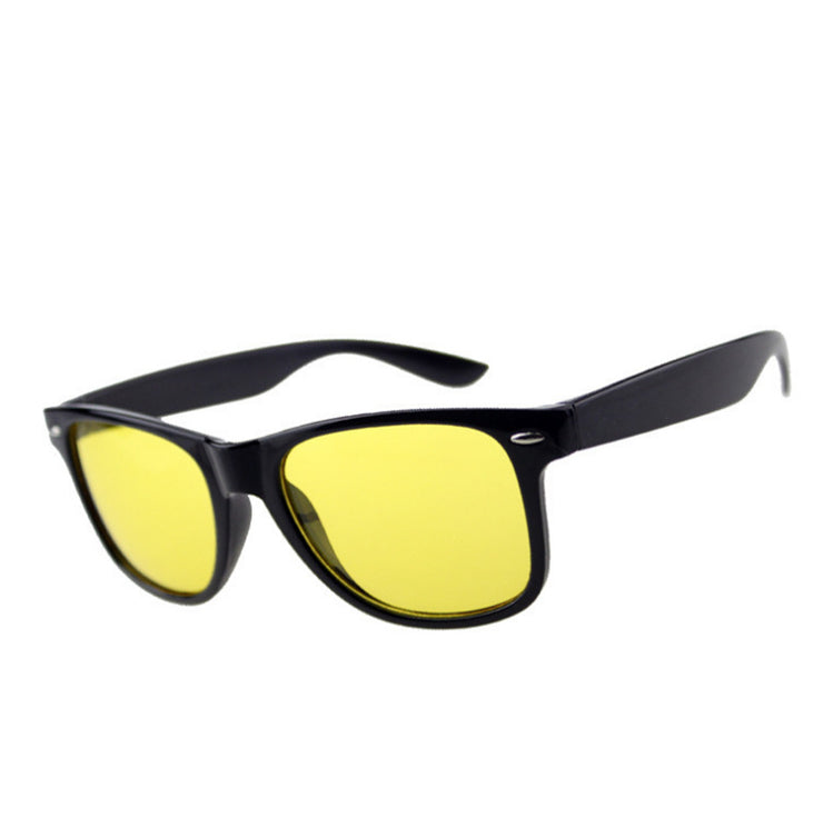 Unisex Elegance in Retro Sunglasses