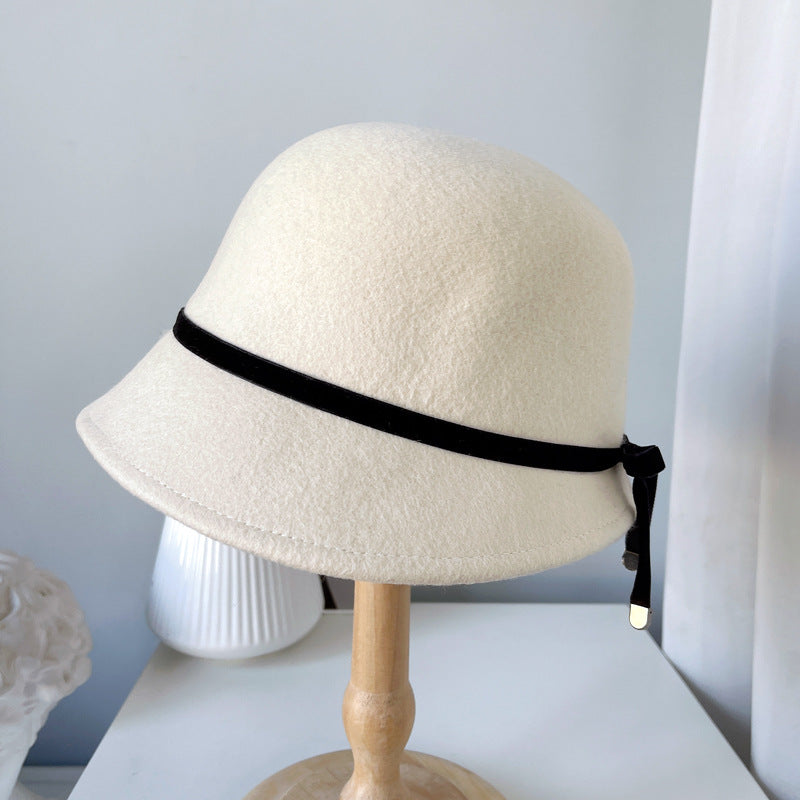 Détail d'arc fin - Chapeaux en feutre de laine pour dames élégantes