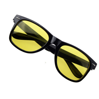 Unisex Elegance in Retro Sunglasses