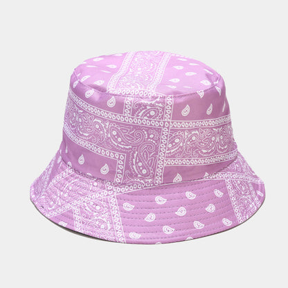 Elegantes sombreros tipo pescador con estampado de bandana en varios colores