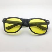 Unisex Elegance in Retro Sunglasses