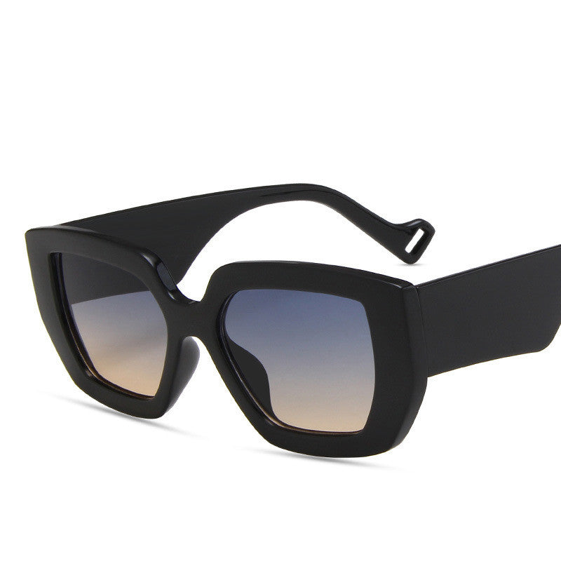 Retro Polygon Sunglasses with Personality and Contrast