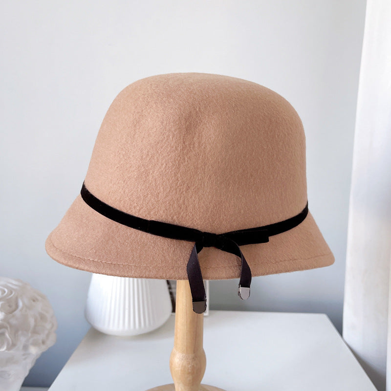 Detalle de lazo fino: sombreros de fieltro de lana para damas con estilo